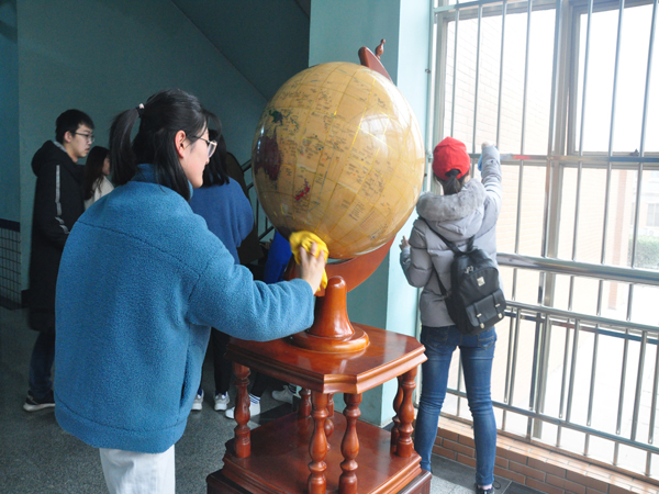 xinwen1.jpg xinwen1.jpg